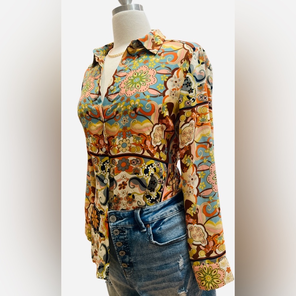 Rose & Olive Vibrant Floral Button Down Shirt - Picture 4 of 6